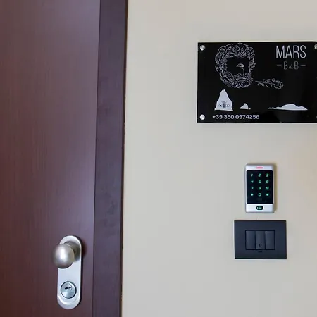 Mars B&B-2